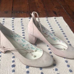 1901 Heels with Pearl Ankle ties